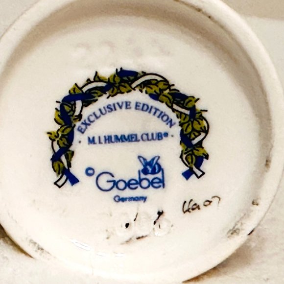 Goebel Hummel #2244 Spring Song - Exclusive Club Edition - TMK8 - Picture 10 of 10